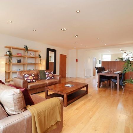 Ferienwohnung Joivy Spacious 2 Bed,2 Bath Flat, Free Parking And Rooftop Terrace Edinburgh Exterior foto