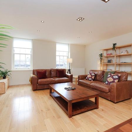 Ferienwohnung Joivy Spacious 2 Bed,2 Bath Flat, Free Parking And Rooftop Terrace Edinburgh Exterior foto