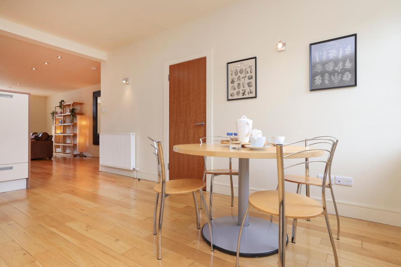 Ferienwohnung Joivy Spacious 2 Bed,2 Bath Flat, Free Parking And Rooftop Terrace Edinburgh Exterior foto