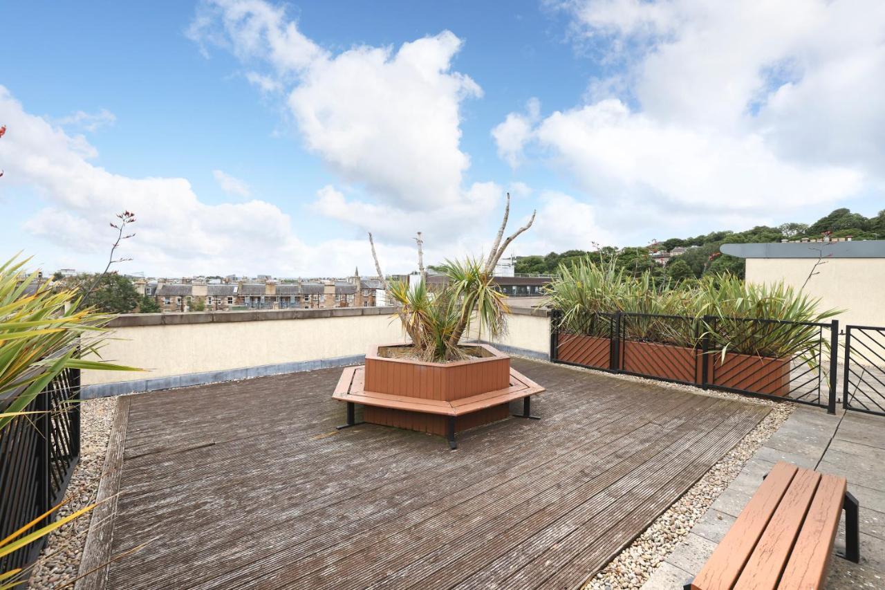 Ferienwohnung Joivy Spacious 2 Bed,2 Bath Flat, Free Parking And Rooftop Terrace Edinburgh Exterior foto